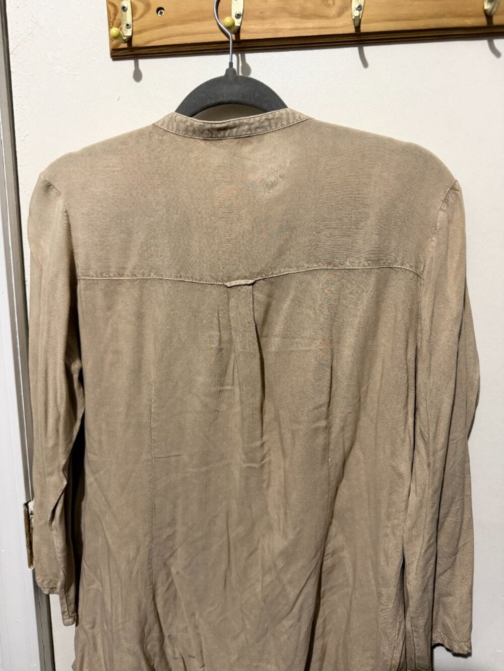 NWT Solitaire Taupe Beige Embroidered Boho Tunic Blouse Roll Tab Sleeve - M - Picture 9 of 12